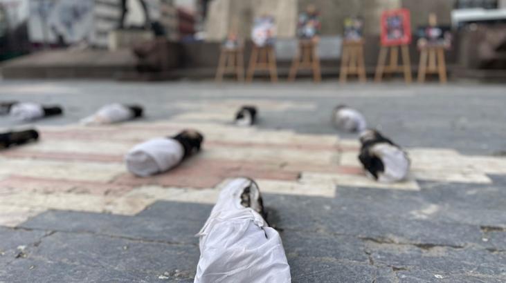 Ankara'da temsili kefene sarılmış bebekli protesto