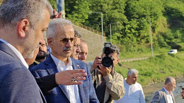 Bakan Uraloğlu, Trabzon'da sel bölgesinde incelemelerde bulundu