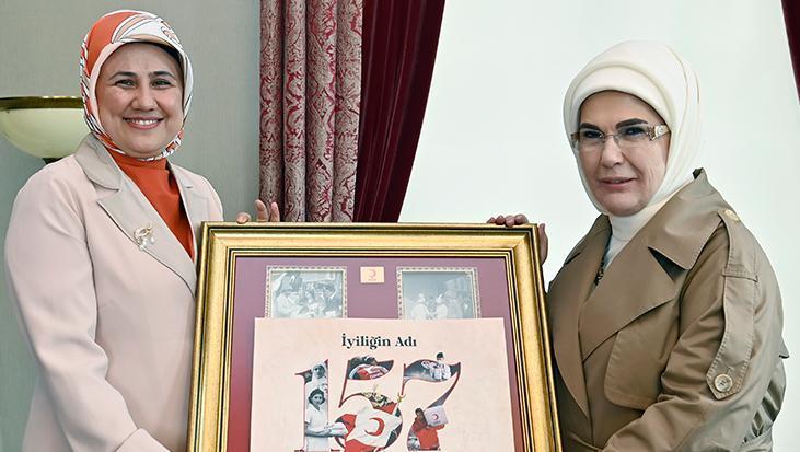 Emine Erdoğan, Türk Kızılay'a kurban bağışında bulundu