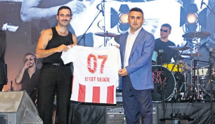 Gençleri mest etti