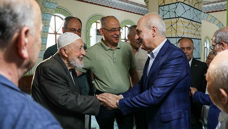Numan Kurtulmuş, bayram namazını Çanakkale'de kıldı